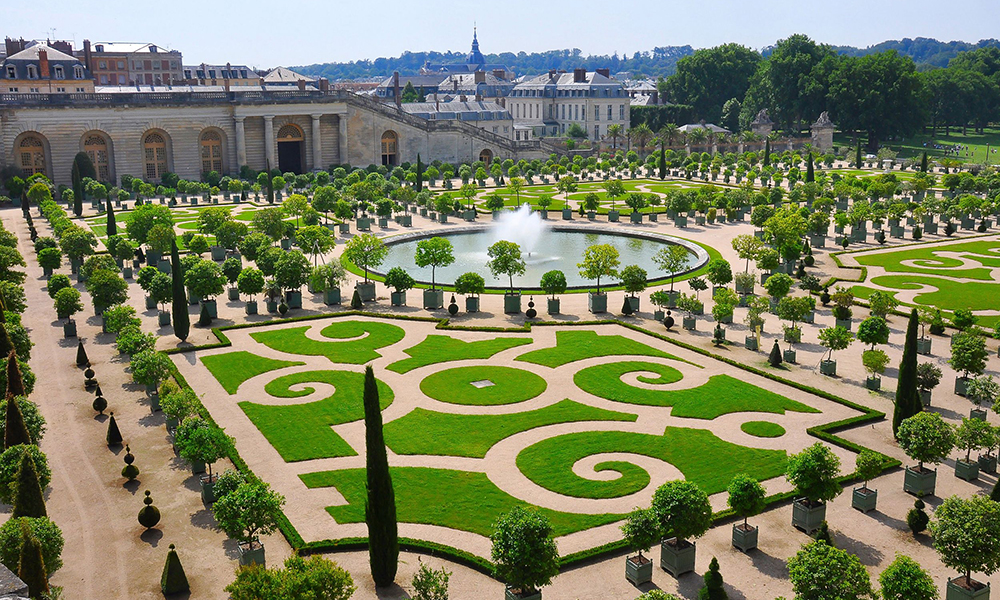 إقامة ملوكية في فندق Le Grand Contrôle بقصر فرساي التاريخي