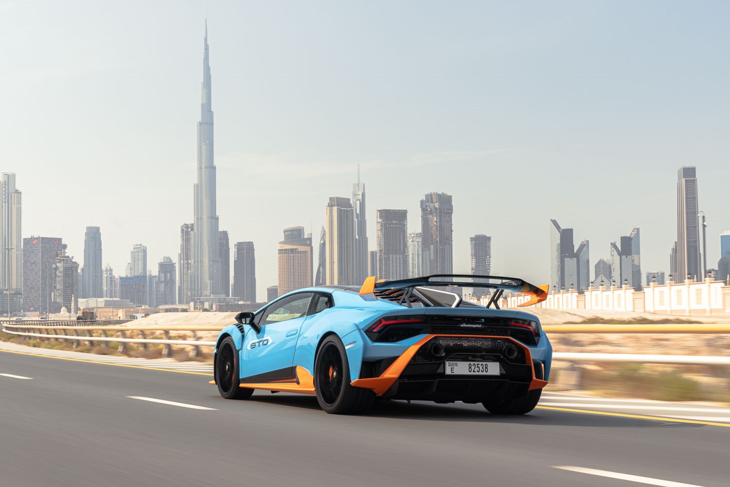 Lamborghini تكشف عن Huracan STO في الإمارات