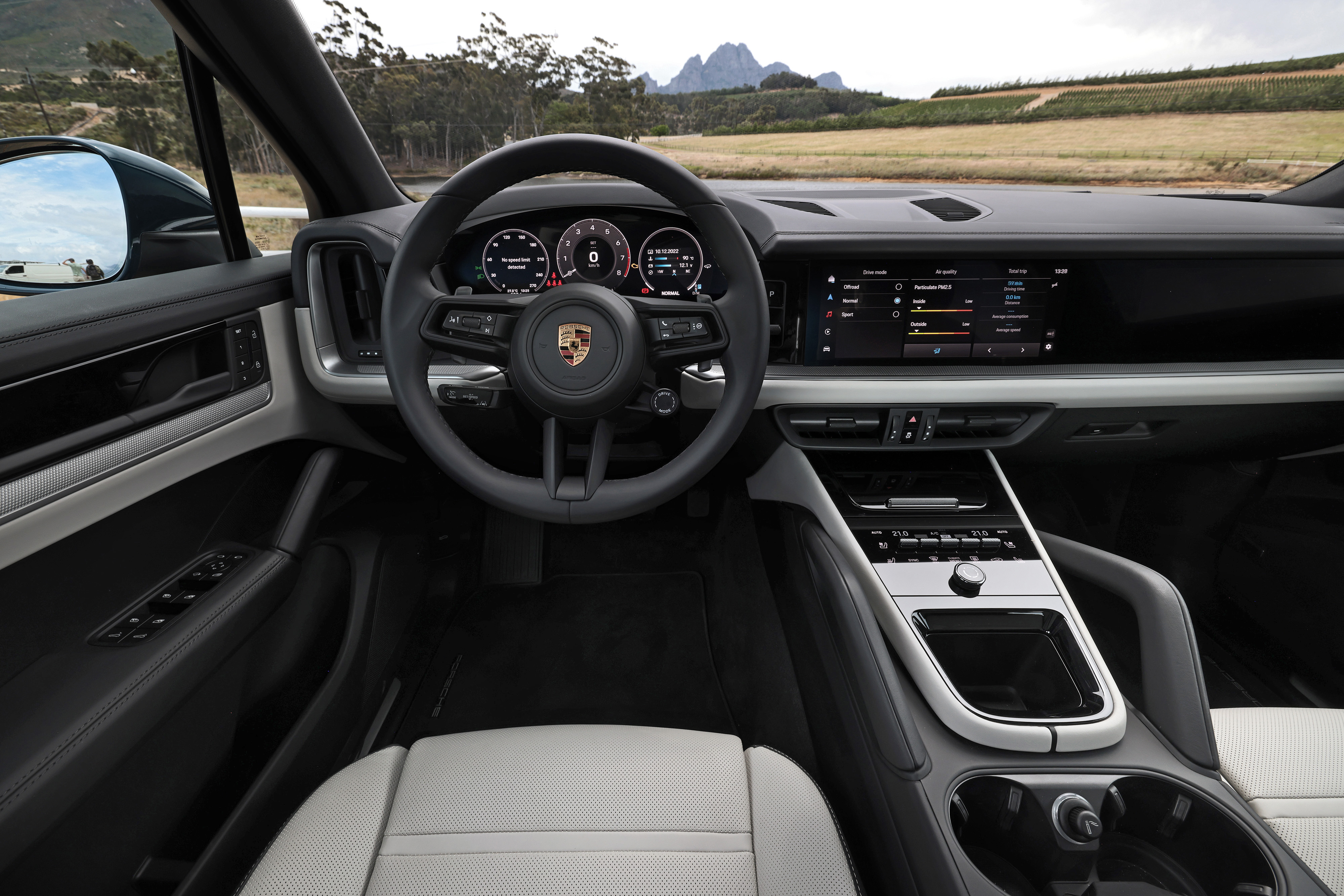 Porsche Cayenne  تحديثات مهمة تزيدها فخامة وقوة