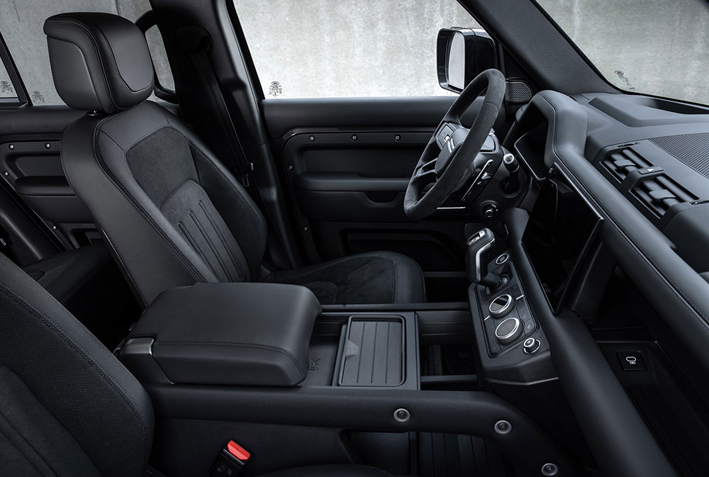 Land Rover Defender تُضيف V8 إلى تشكيلة محركاتها
