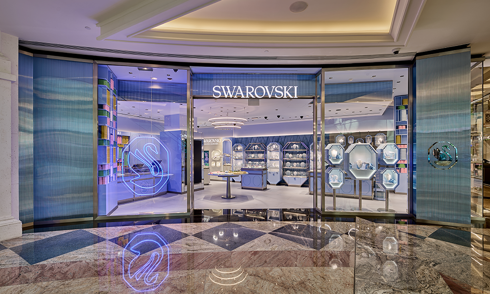 SWAROVSKI تعيد فتح متجرها في مول الإمارات بعد تجديده