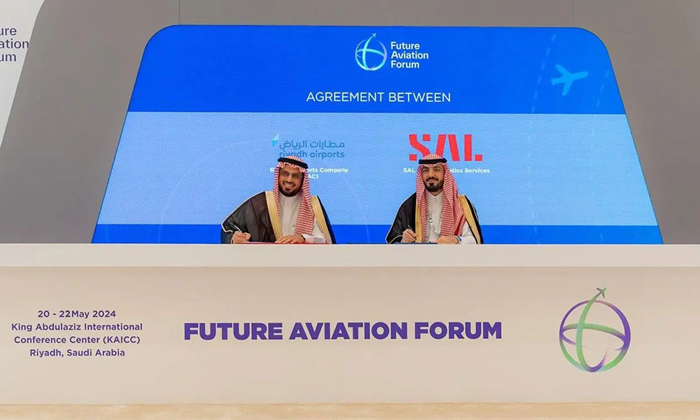 "سال" و"مطارات الرياض" تتعاونان لتطوير مرافق الشحن الجوي في مطار الملك خالد