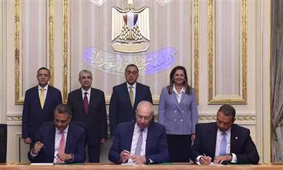 مذكرة بين مصر و"رنيو باور" الهندية لإنشاء مصنع للهيدروجين الأخضر في المنطقة الاقتصادية لقناة السويس