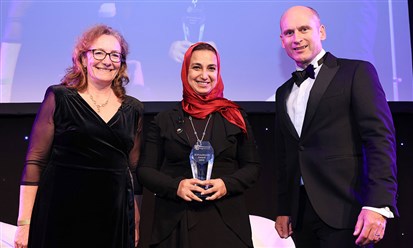 المندوبة الدائمة للإمارات في "آيرينا" تحصل على جائزة رئيس معهد الطاقة الدولي في لندن