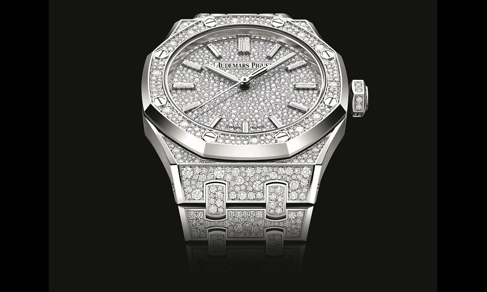 AUDEMARS PIGUET تقدّم Royal Oak Selfwinding مرصّعة بتقنية "سنو"