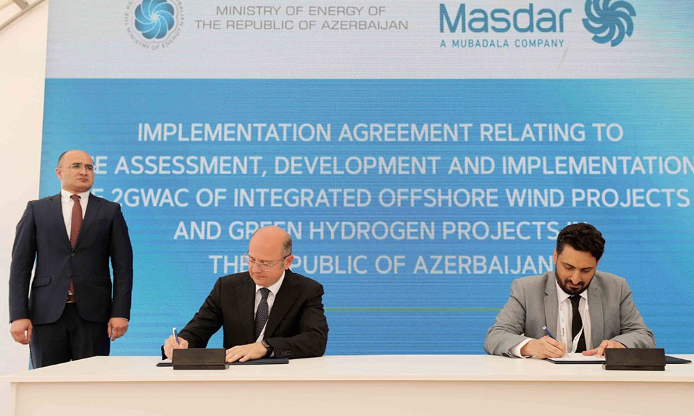 "مصدر" الإماراتية توقع اتفاقات مع أذربيجان حول مشاريع طاقة نظيفة ومتجددة