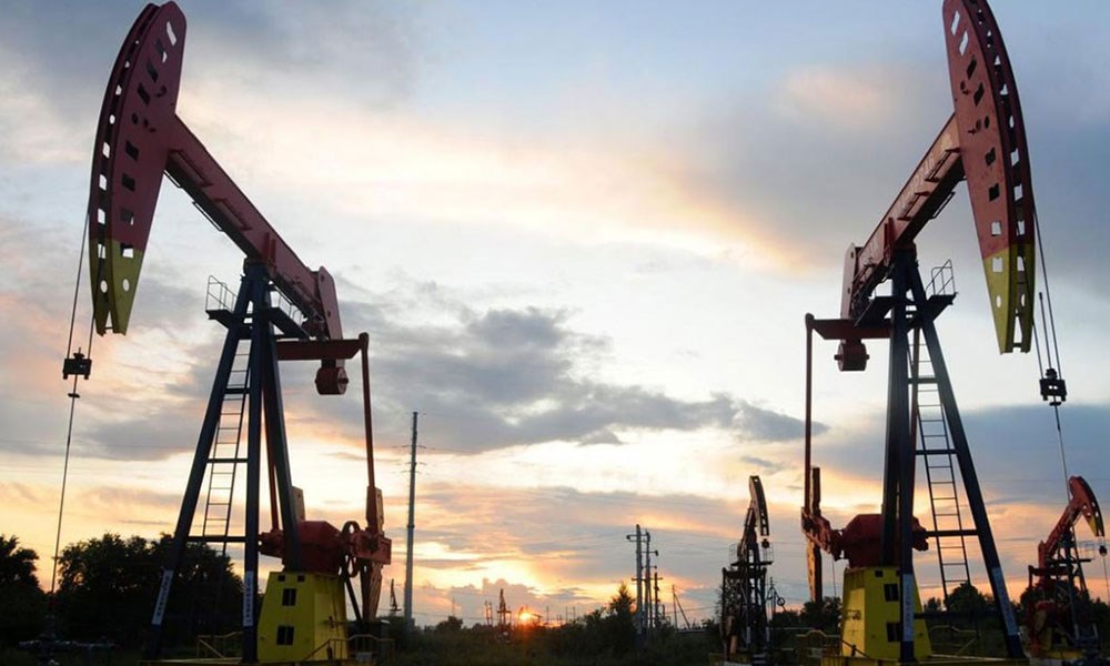 أسعار النفط تنخفض نحو دولار واحد بسبب مخاوف في شأن الركود