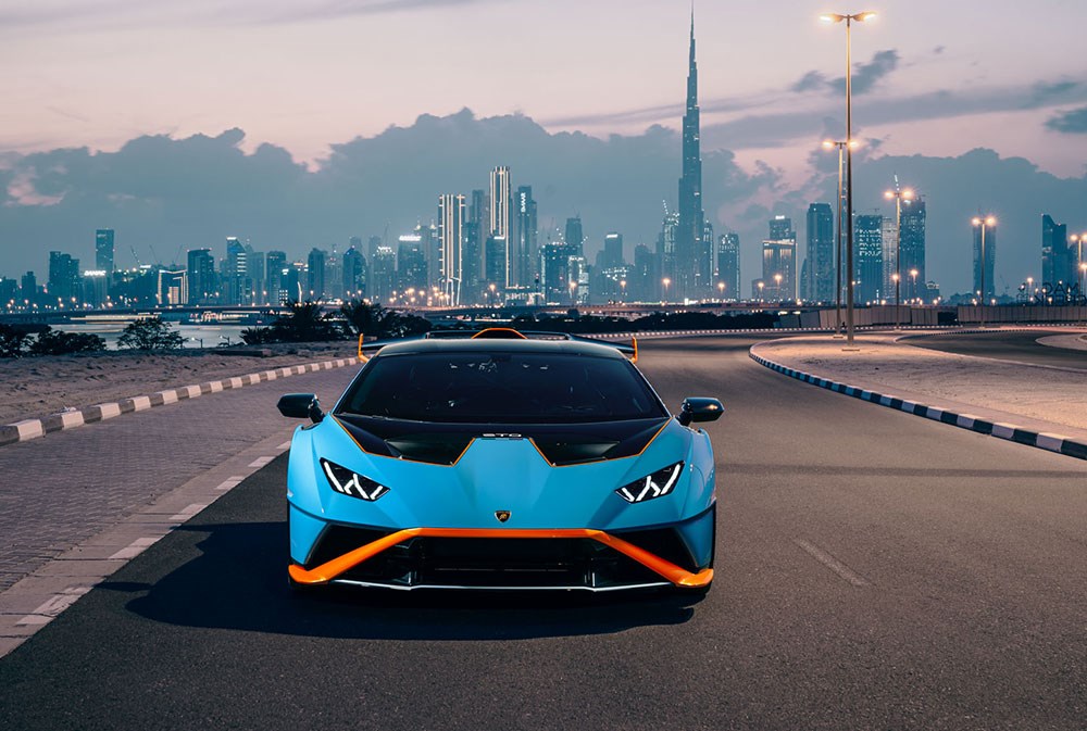 Lamborghini تكشف عن Huracan STO في الإمارات