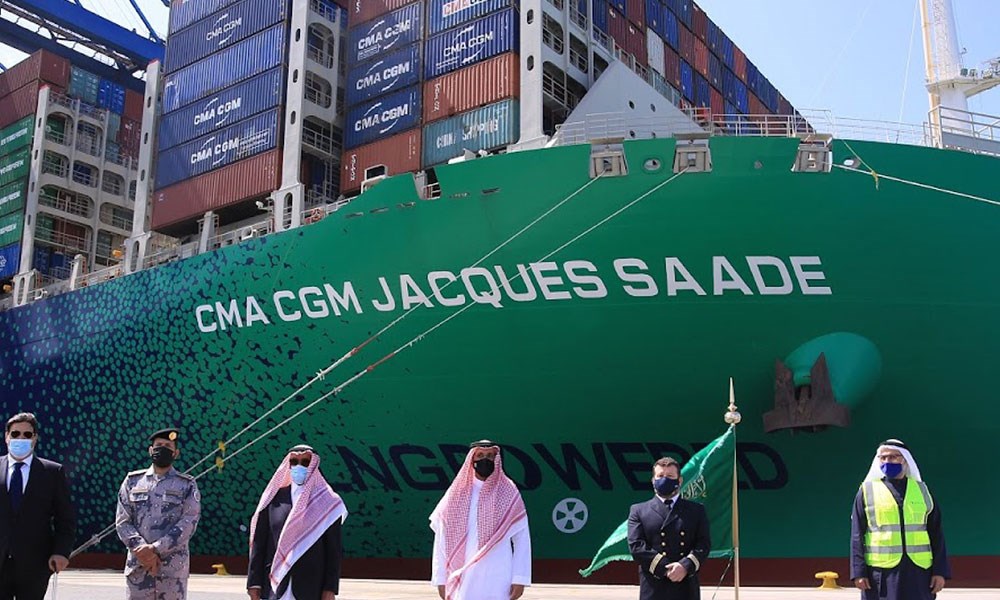 "جدة الإسلامي" يستقبل أكبر سفينة حاويات تعمل على الغاز الطبيعي المسال