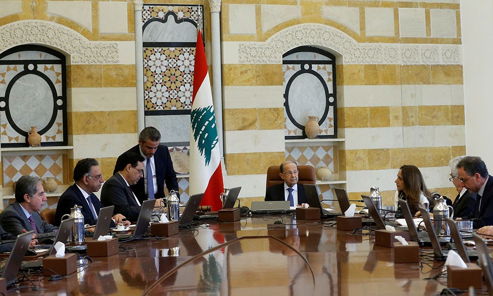 هل ينجح لبنان بتجاوز استحقاق آذار؟   (رويترز)