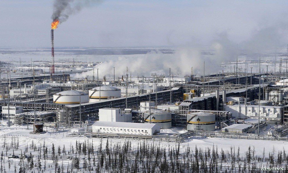 العالم يشتري النفط الروسي والاميركيون منشغلون بأسعاره