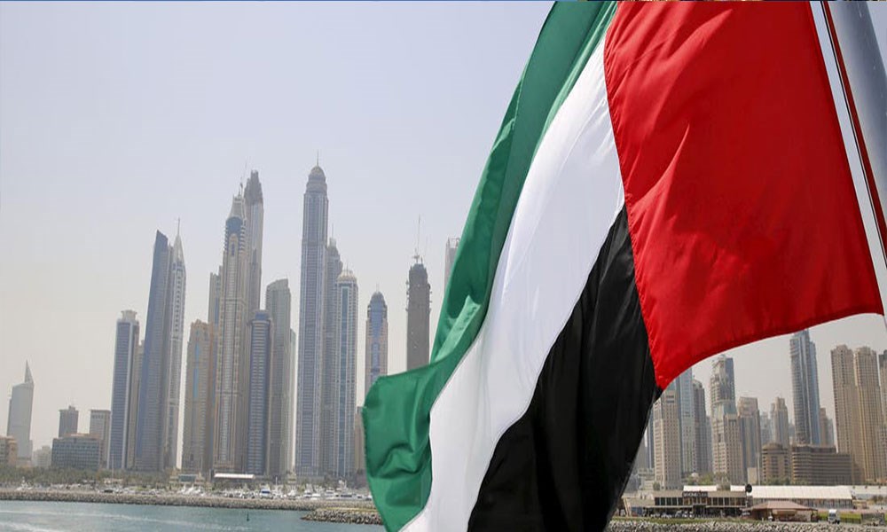 الإمارات تعلق دخول حاملي الإقامة