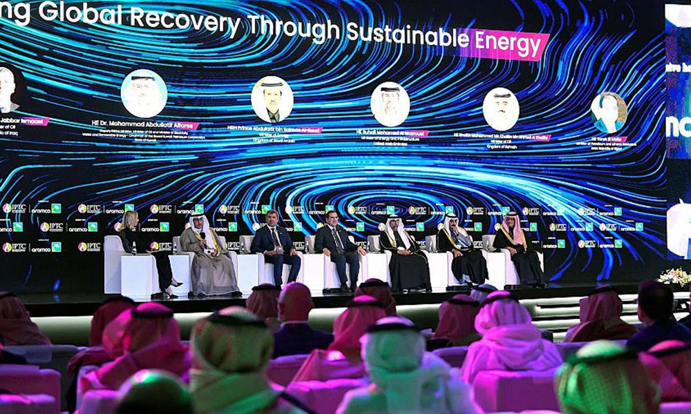 وزير الطاقة السعودي في "المؤتمر الدولي لتقنية البترول": الهبوط الحاد في الاستثمار بالبترول والغاز يهدد أمن الطاقة