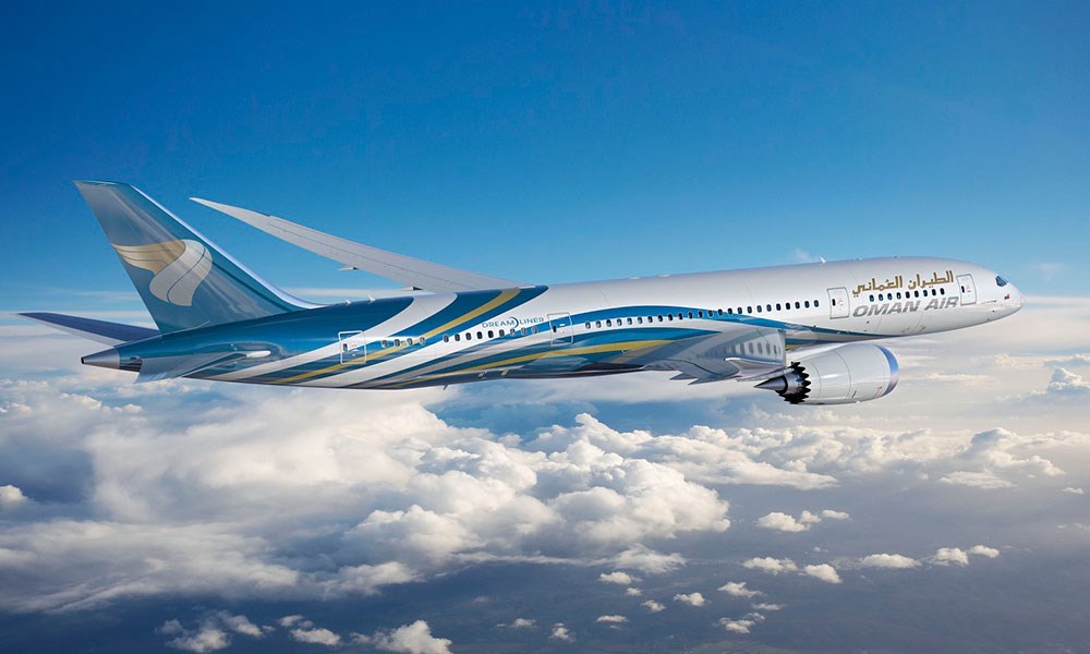الطيران العماني يوقع اتفاقية مشاركة بالرمز مع شركة مصر للطيران