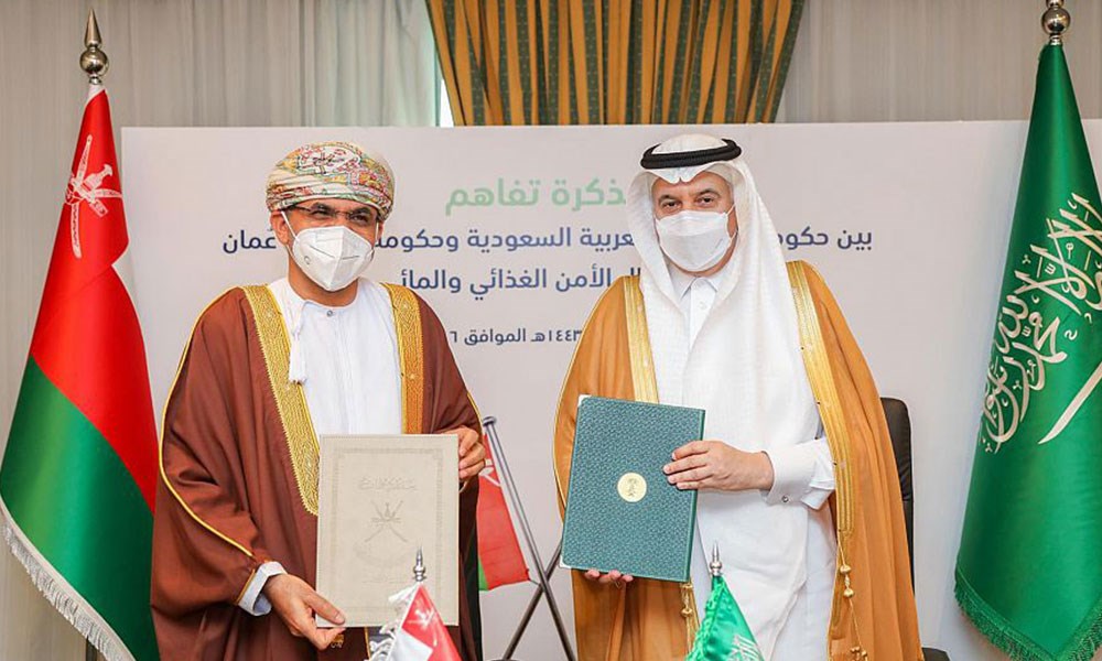 السعودية وسلطنة عمان توقعان مذكرة تفاهم لتعزيز الشراكة في مجال الأمن الغذائي والمائي