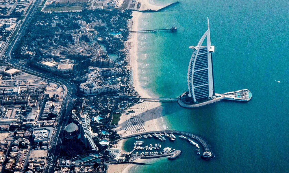 دبي تطلق "برنامج العمل الافتراضي" وتمنح الإقامة مدة عام كامل