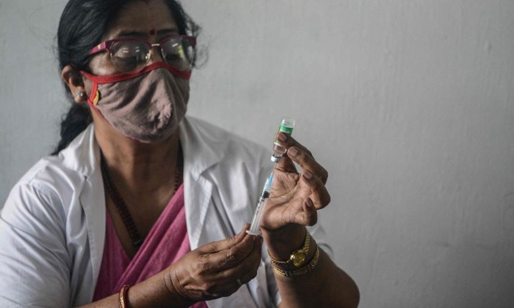 دراسة هندية: تراجع الاجسام المضادة لفيروس كورونا بعد 4 أشهر من تلقي الجرعة الأولى