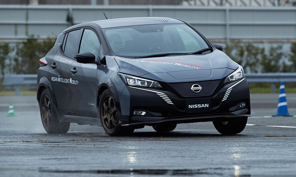 Nissan  تعزز قدرات سياراتها الكهربائية بنظام e-4ORCE