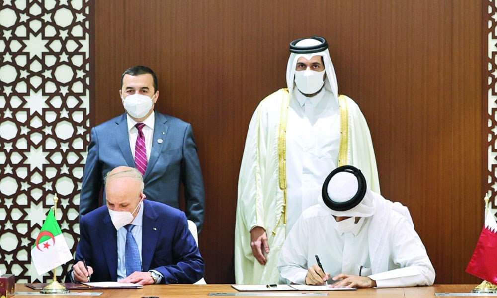 قطر والجزائر توقعان مذكرة تفاهم حول فرص الاستثمار في مجال صناعة الصلب