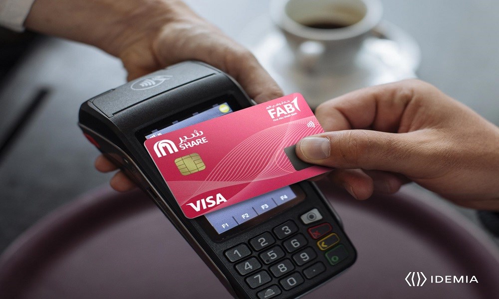 "بنك أبوظبي الأول" و"ماجد الفطيم" يتعاونان لإطلاق أول بطاقة  دفع بيومترية في الإمارات
