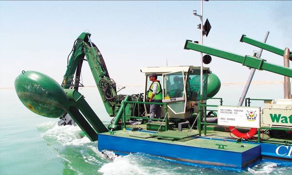 "الجرافات البحرية" الإماراتية ستنفذ مشروع توسعة بحيرة المنزلة في مصر
