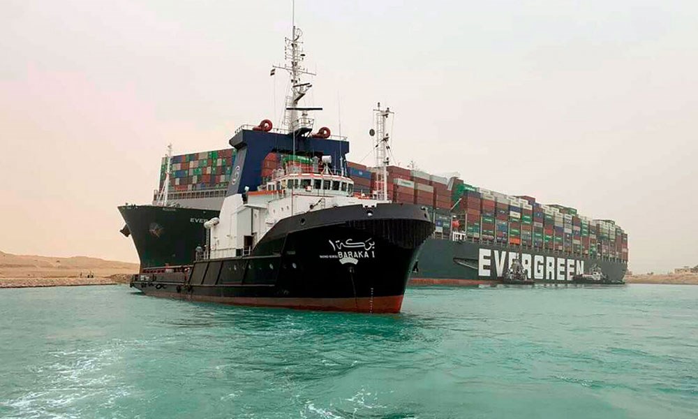 مصر: جنوح سفينة حاويات يعيق الحركة في قناة السويس