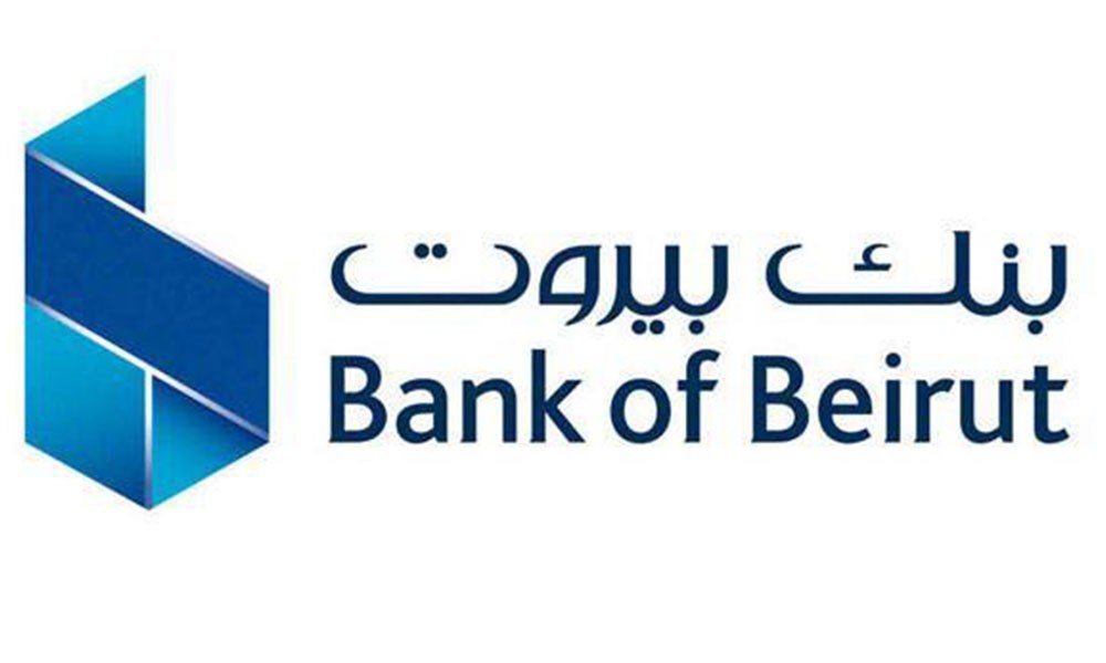 متظاهرون يهاجمون أحد فروع بنك بيروت.. والبنك: مستمرون بالعمل