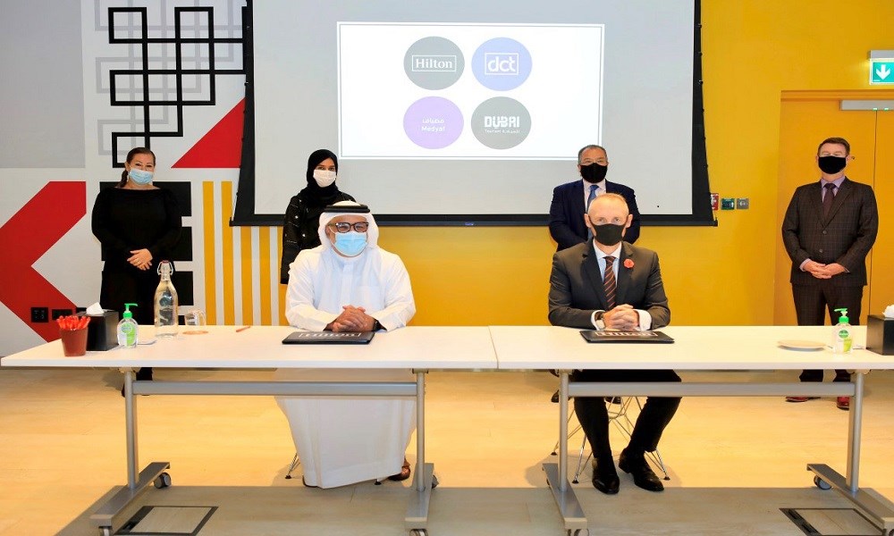 كلية دبي للسياحة و"هيلتون العالمية": اتفاقية تعاون لتدريب الكوادر الإماراتية