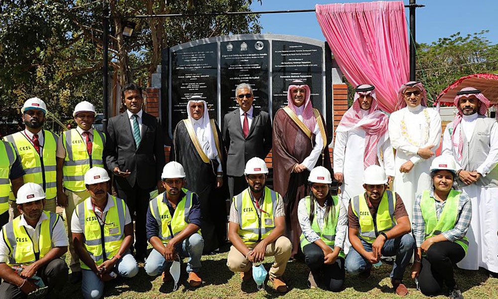 "الصندوق السعودي للتنمية" يفتتح ويضع حجر الأساس لمشروعين في سريلانكا
