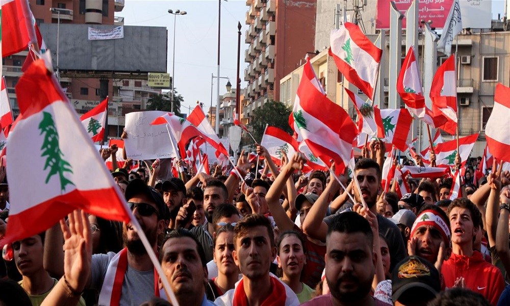 لبنان يهتز شوارعياً ونقدياً والحكومة "تجترح" عزل رياض سلامة
