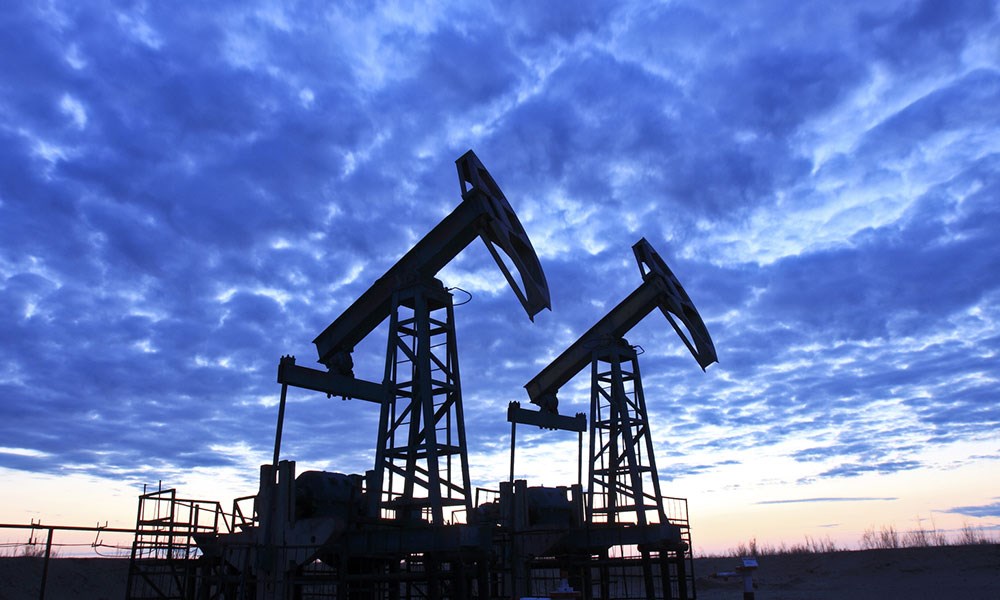 "مؤامرة انهيار أسعار النفط": هل هي حقاً كذلك؟