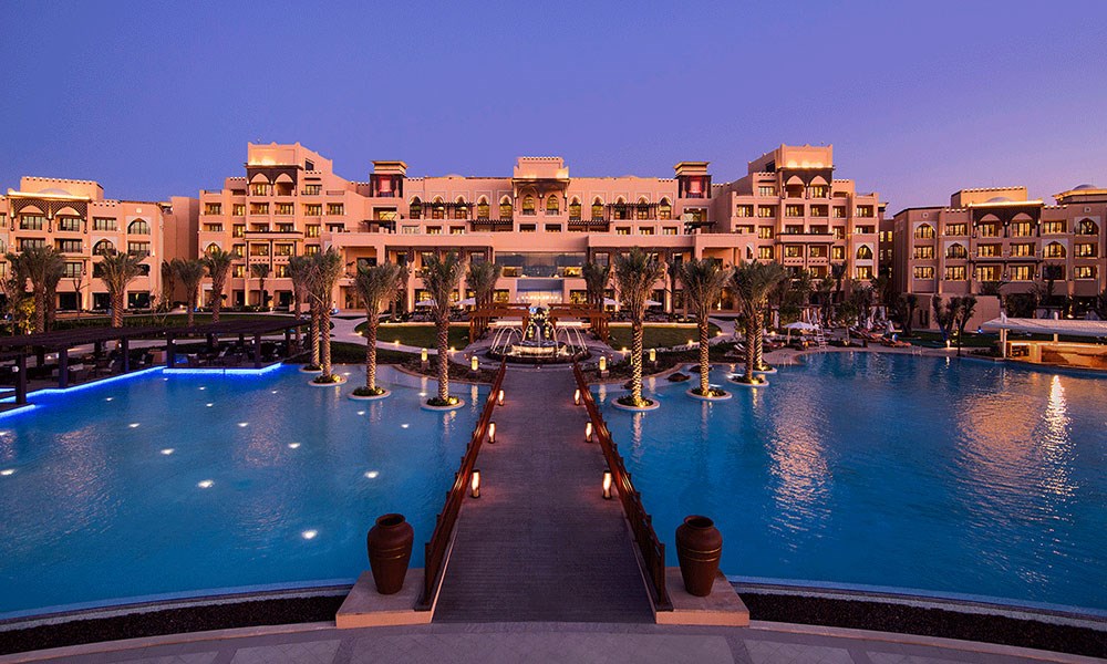 أبو ظبي: معدلات الإشغال الفندقي ترتفع 71 في المئة