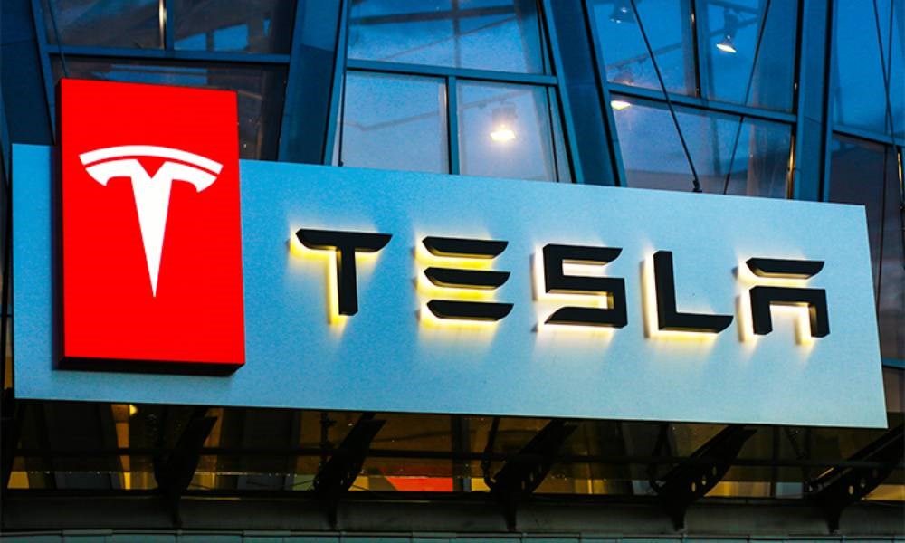 Tesla تتجاوز Toyota وتتربّع على عرش صناعة السيارات!
