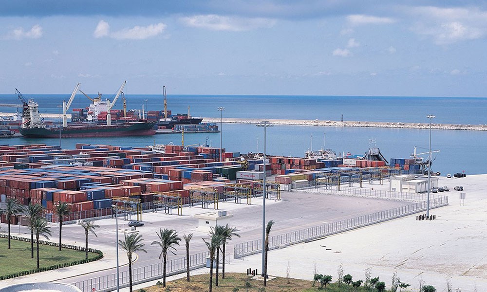 تقييد التحويلات يشلّ قطاع الشحن في لبنان