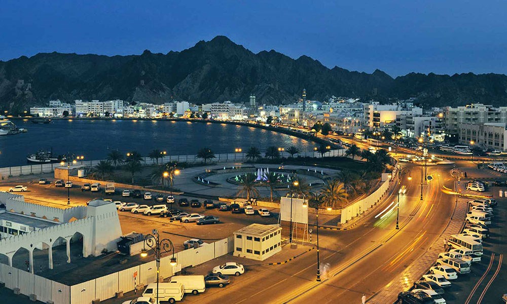 سلطنة عمان تعيد فتح بعض الأنشطة التجارية