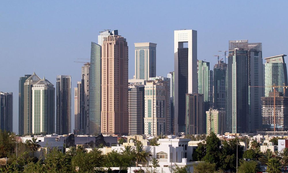فيتش تتوقع انكماش اقتصاد قطر 2 في المئة بسبب كورونا