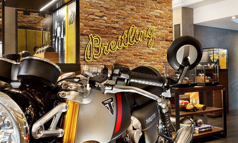 شراكة جديدة بين Breitling وصانع الدراجات البريطاني TRIUMPH
