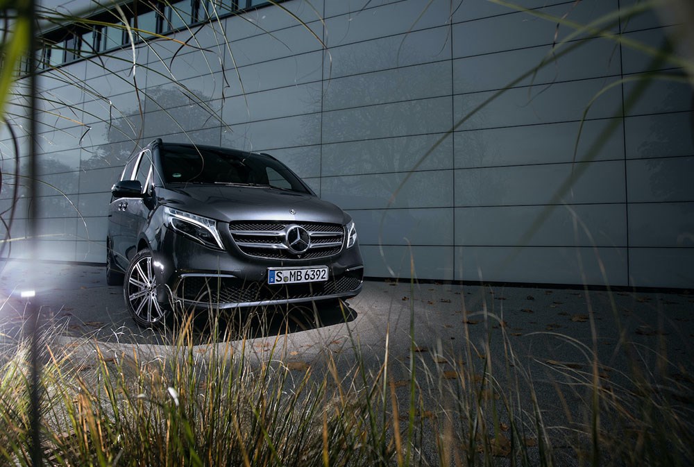 Mercedes-Benz V-Class مع نظام الوسائط المتعددة