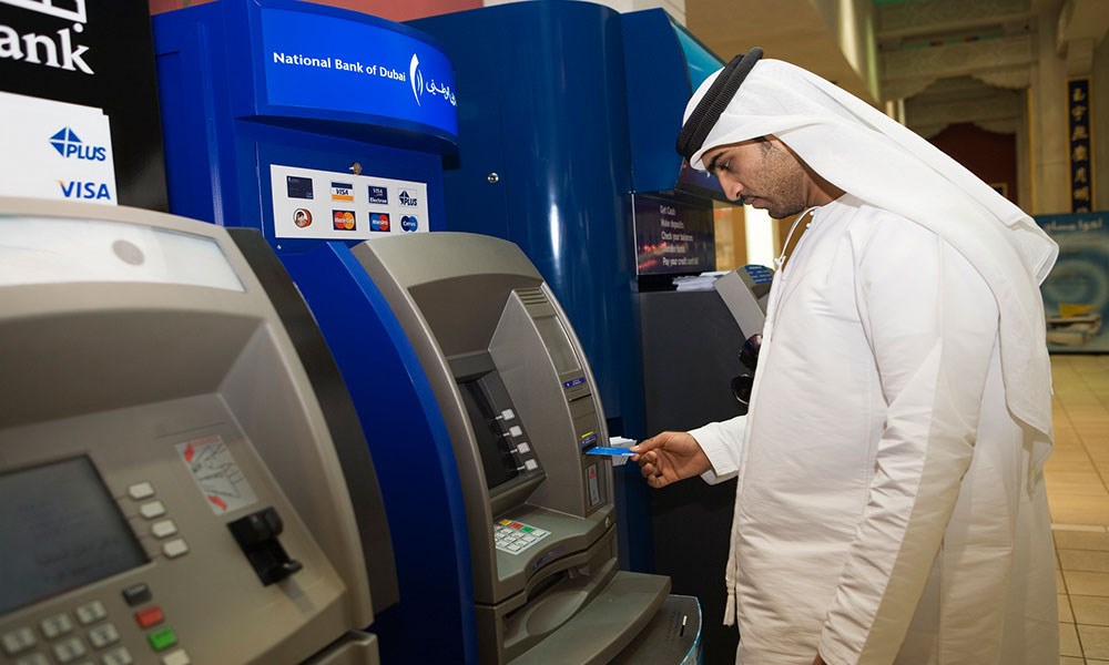 الإمارات: البنوك الوطنية تدعم الاعمال والصناعة و"الأجنبية" غائبة