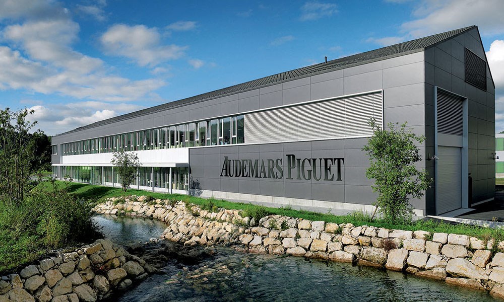 Audemars Piguet تغلق مواقع إنتاجها وعدداً من متاجرها