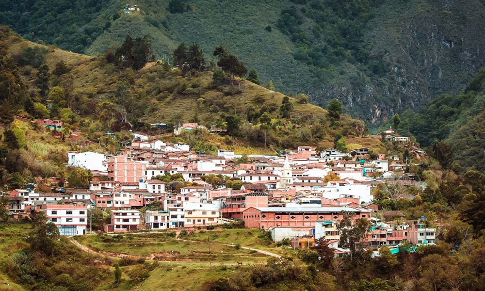 "مبادلة للاستثمار" و"آريس جولد" توقعان اتفاقية لتشغيل مشروع "سوتو نورتي" للذهب في كولومبيا