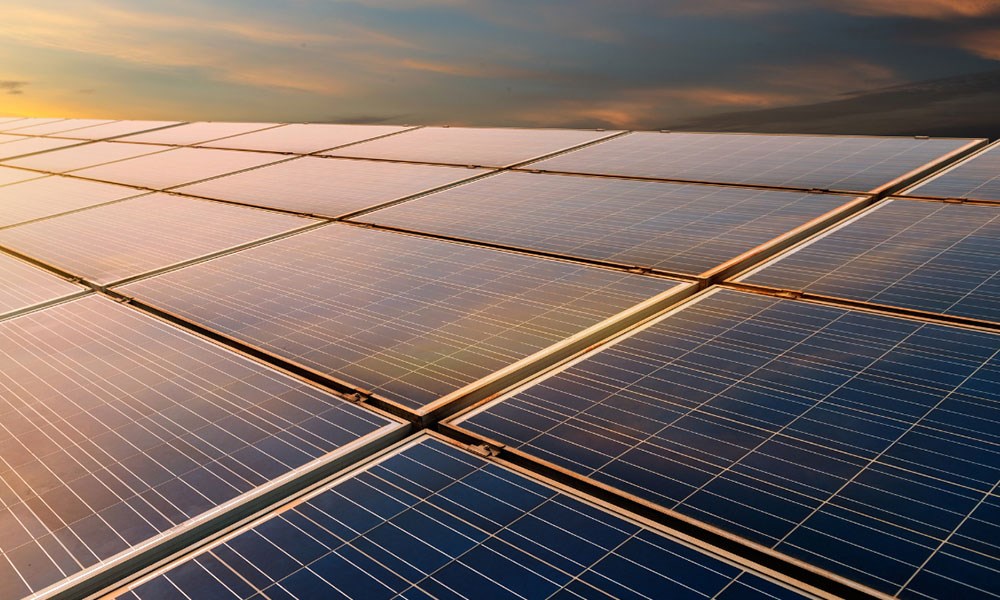 "إيميا باور" الإماراتية: عقد بـ120 مليون دولار لبناء محطة كهربائية من الطاقة الشمسية في جنوب إفريقيا