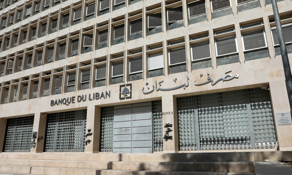 مصرف لبنان ينذر 188 صرافاً بشطب رخصهم