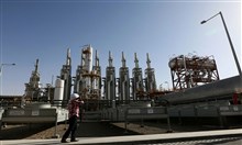 الإمارات تمدد خفض إنتاجها الطوعي الإضافي من النفط البالغ 136 ألف برميل يومياً حتى نهاية الربع الثاني