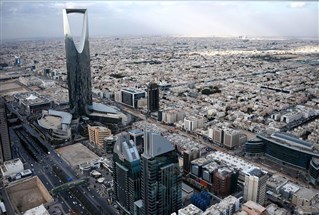 بين الأراضي البيضاء والأبنية الشاغرة… السعودية تضبط إيقاع السوق العقارية